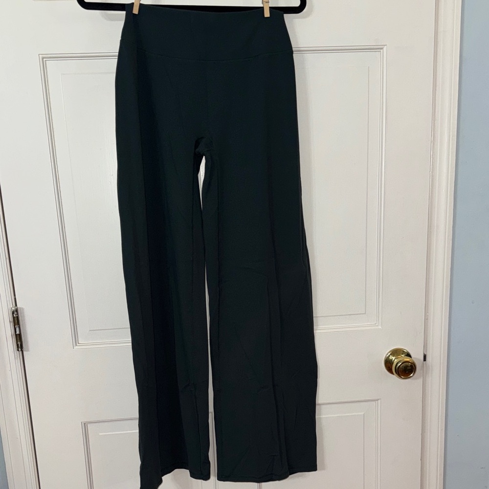 Oner Active dark green straight leg pants Large